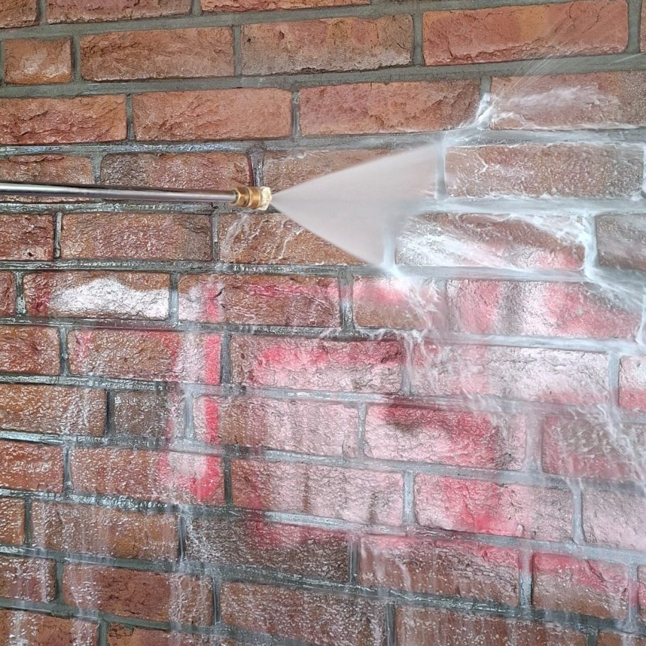 Graffitientfernung Backsteinwand vorher nachher